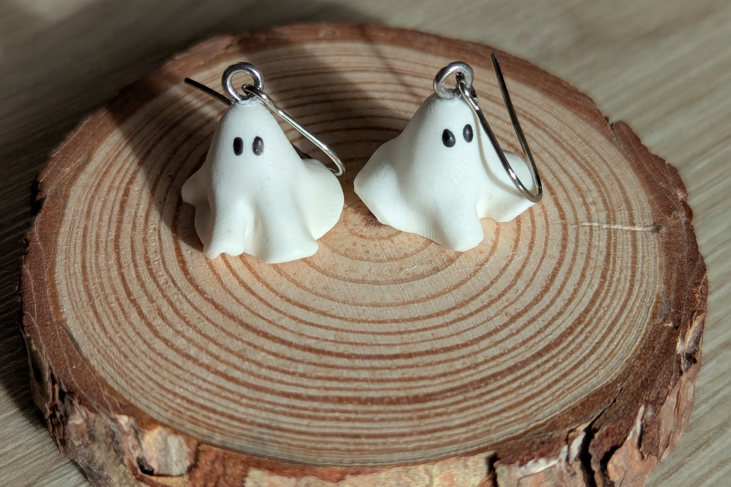 Ghost earrings for Halloween 👻